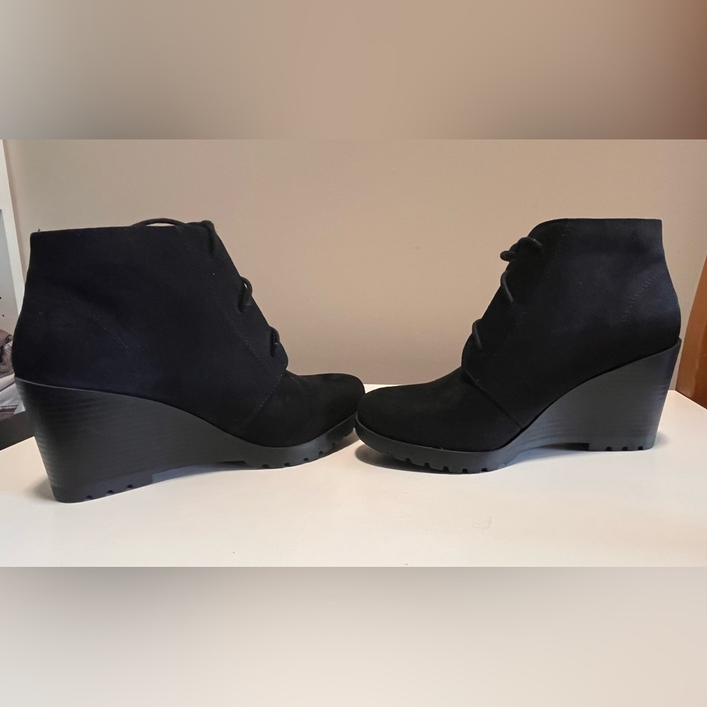 Soda black wedge bootie Sz8